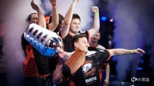 鲁尼在中场 鲁尼在中场