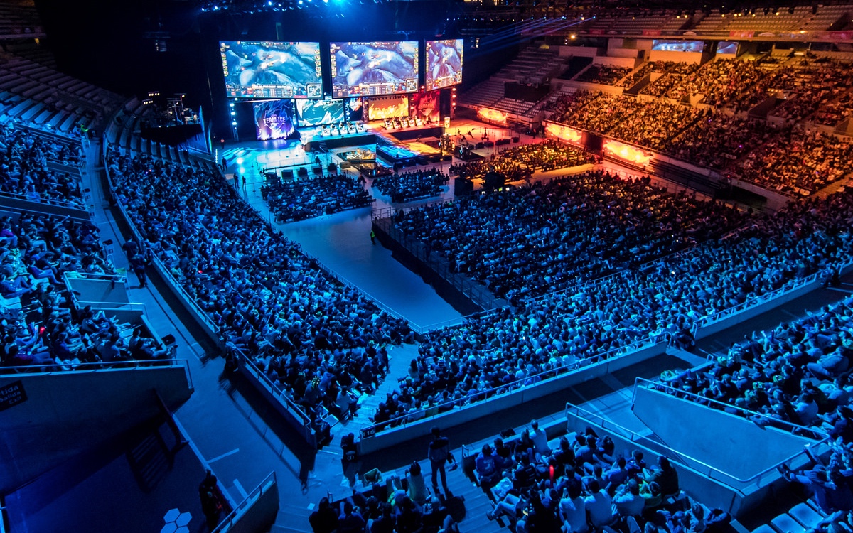 实际背后却 实际背后却